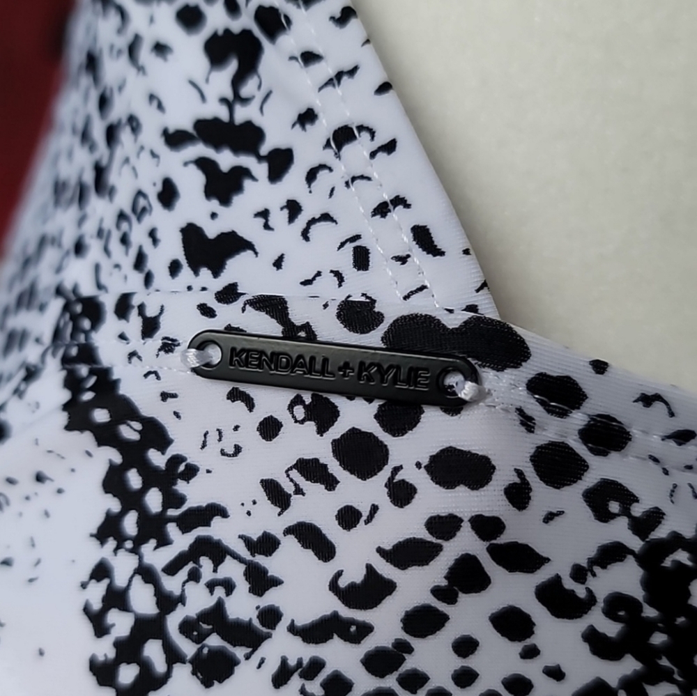 Kendall + Kylie NWT Snakeskin Print One-Piece Swimsuit Size Small In White/Black - Picture 9 of 13